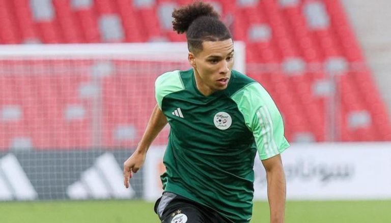 قبال لاعب منتخب الجزائر