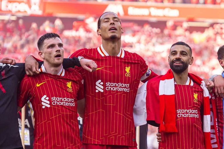 محمد صلاح وآندي روبرتسون وفيرجل فان دايك المصري محمد صلاح نجم ليفربول