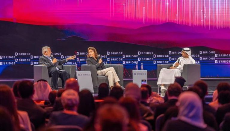 جانب من الجلسة الحوارية