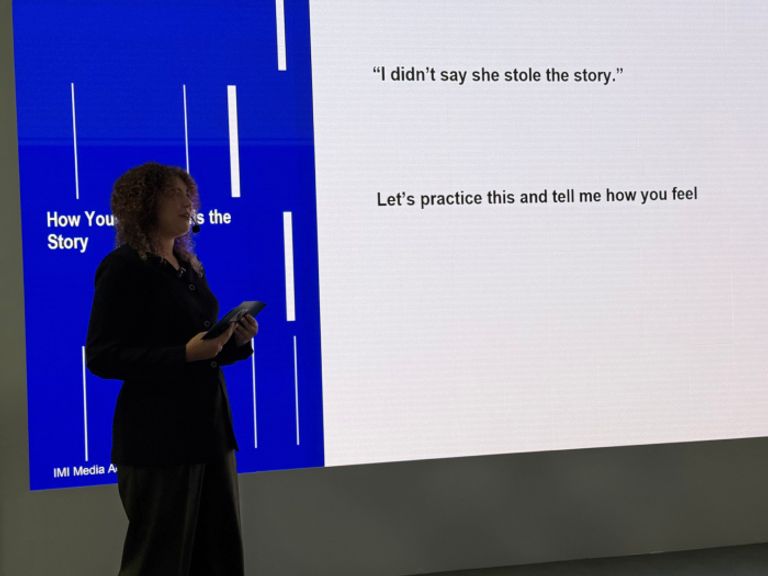 جانب من ورشة كيف يروي صوتك القصة لإيناس رفاعي جانب من ورشة عمل كيف يروي صوتك القصة لإيناس رفاعي