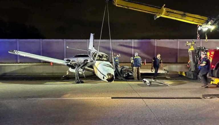 الطائرة في موقع الحادث