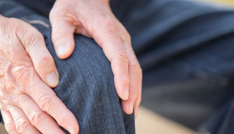 أزمة صامتة تهدد عظامك في منتصف العمر.