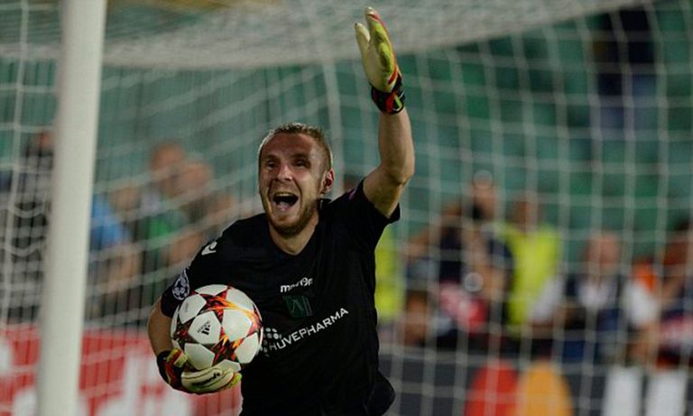 هاري كين في دور حارس المرمى