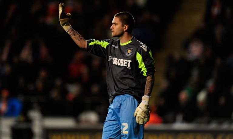 هاري كين في دور حارس المرمى