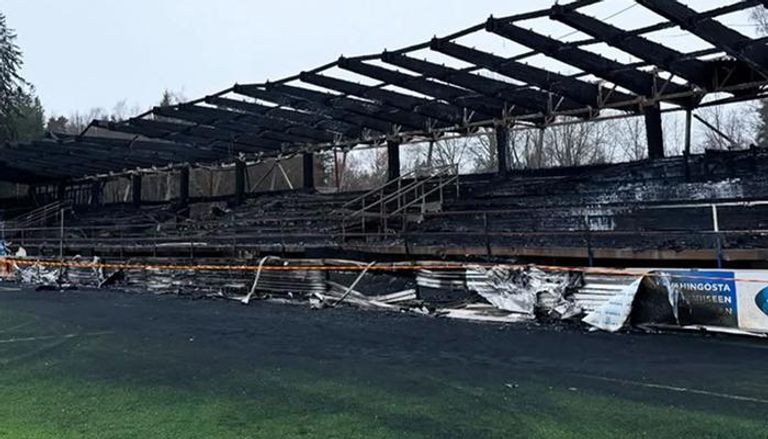 الملعب بعد الحريق