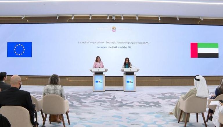 وزيرة دولة الإمارات لانا نسيبة، وفوضة الاتحاد الأوروبي دوبرافكا سويكا