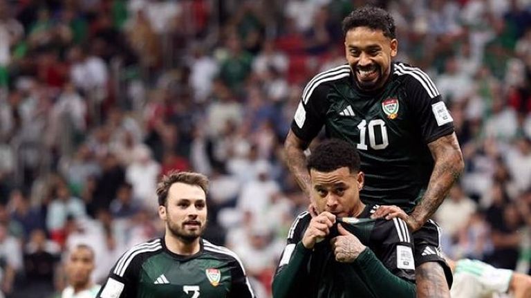 منتحب الإمارات ضد الجزائر