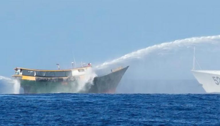 هجوم سابق بمدفع مياه صيني على سفينة فلبينية 