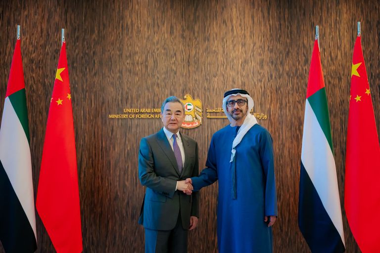 عبدالله بن زايد آل نهيان ووزير الخارجية الصيني