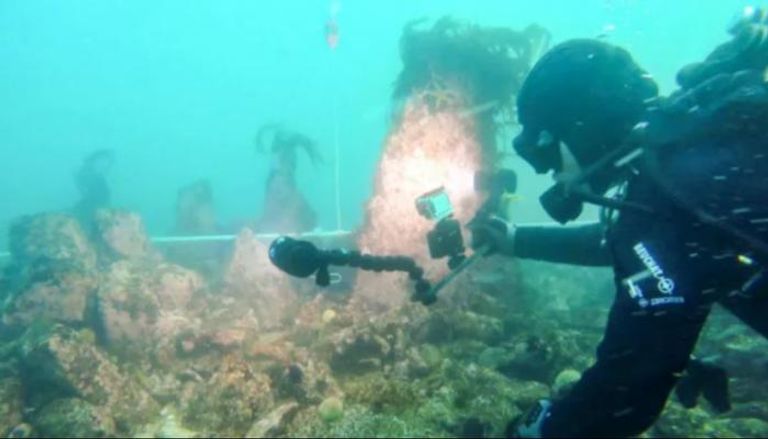 اكتشاف جدار حجري تحت الماء قبالة فرنسا
