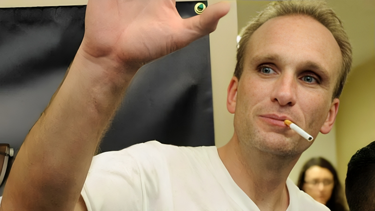 الممثل بيتر غرين