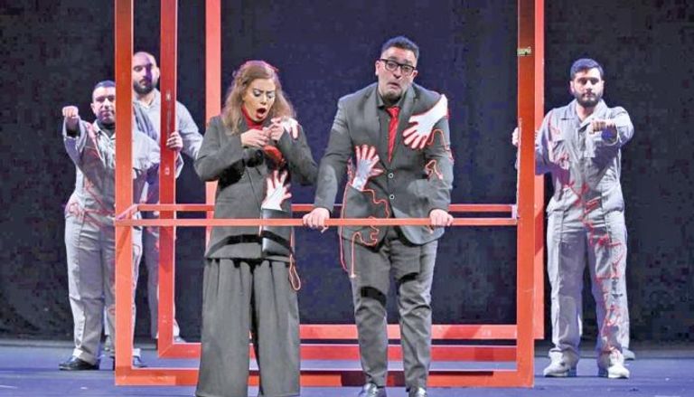 لقطة من عرض "ما ليس لي" 