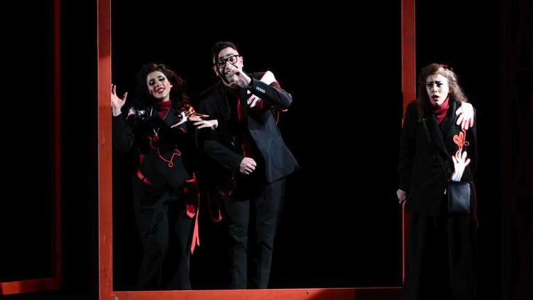 لقطة من عرض "ما ليس لي" 