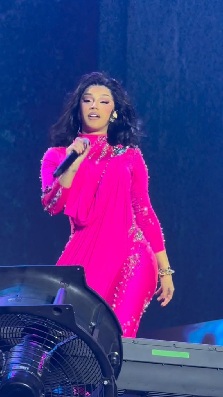 إطلالة كاردي بي في السعودية 2025 إطلالة كاردي بي في السعودية 2025