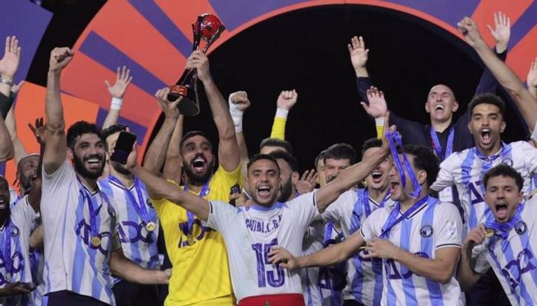 بيراميدز بطل القارات الثلاث