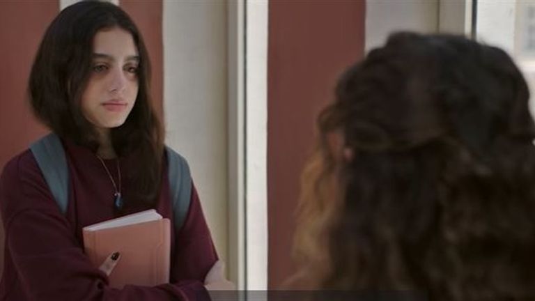 لقطة من مسلسل "ميد تيرم"