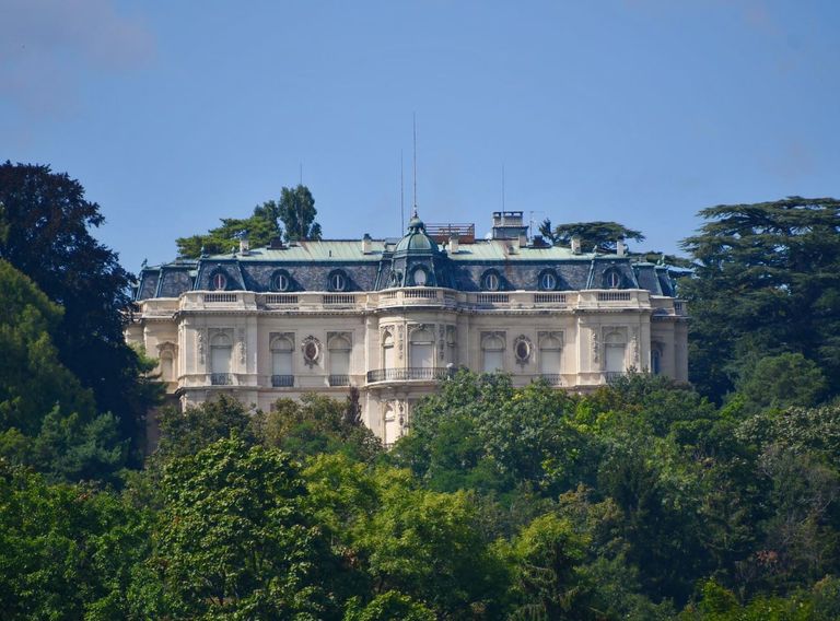 أريان (على اليمين) ونادين (على اليسار) روتشيلد (Getty Images)