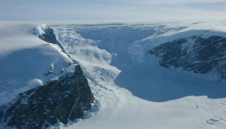 الجبال الجليدية بالقرب القارة القطبية الجنوبية