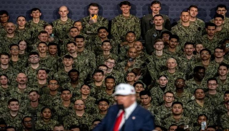 ترامب بين الجنود