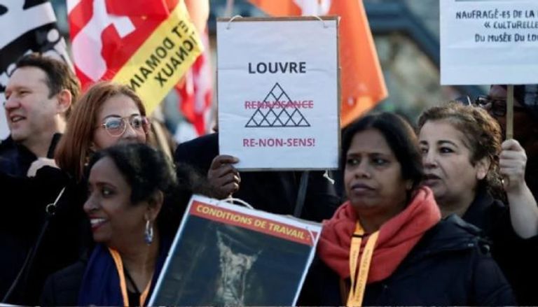 أزمة متحف اللوفر بباريس