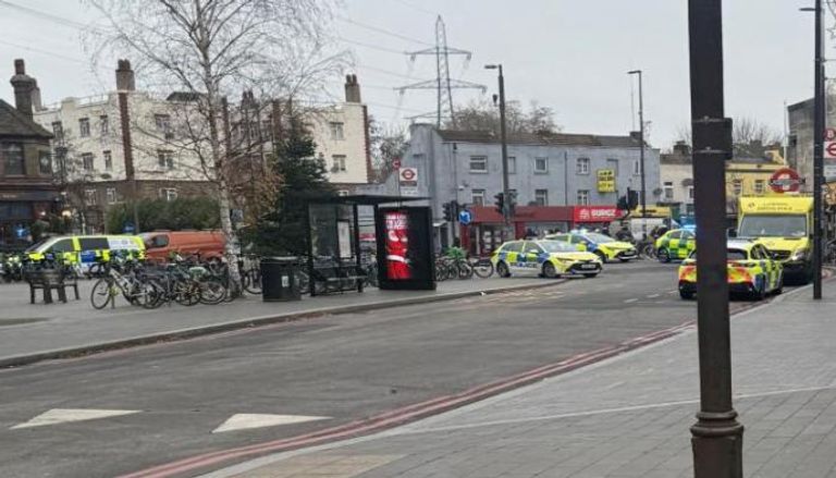 طعن داخل المترو يشل محطة جنوب لندن