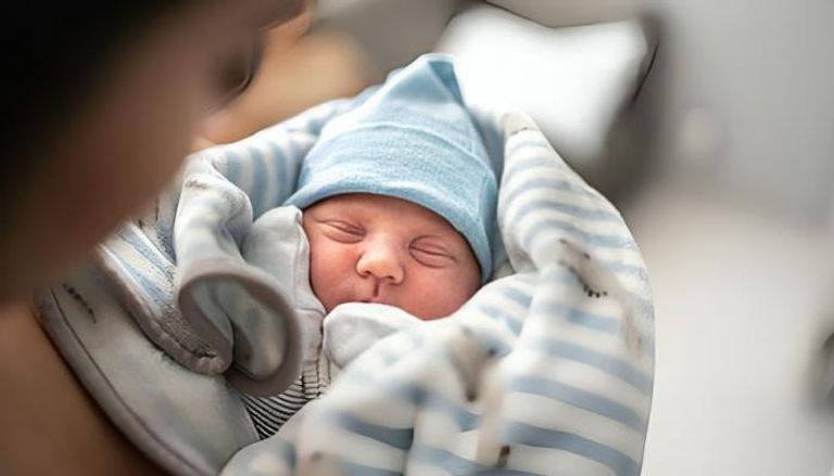 أم أمريكية تعذب طفلها - تعبيرية