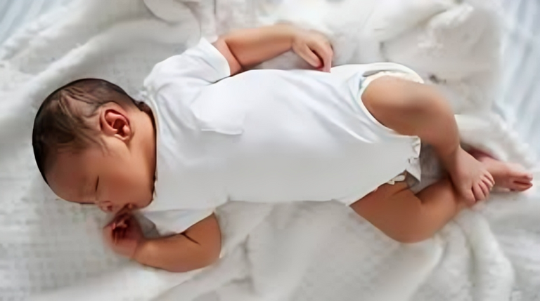 أم أمريكية تعذب طفلها - تعبيرية