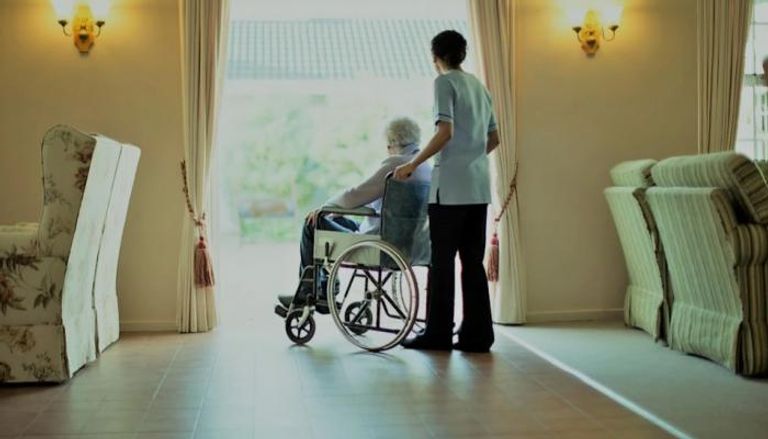 فيديو اعتداء على مسن بدار رعاية - تعبيرية