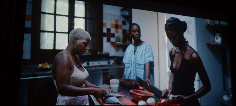 لقطة من فيلم "سماء بلا أرض"