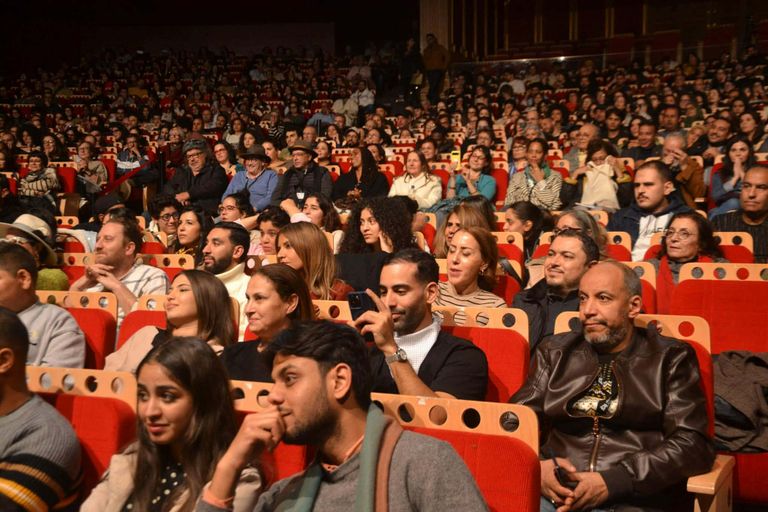 لقطة من فيلم "سماء بلا أرض"