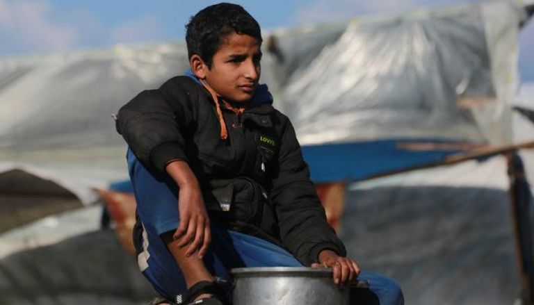 طفل فلسطيني نازح في خان يونس