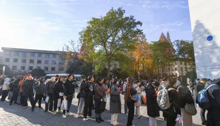 المتقدمون للوظائف في الصين