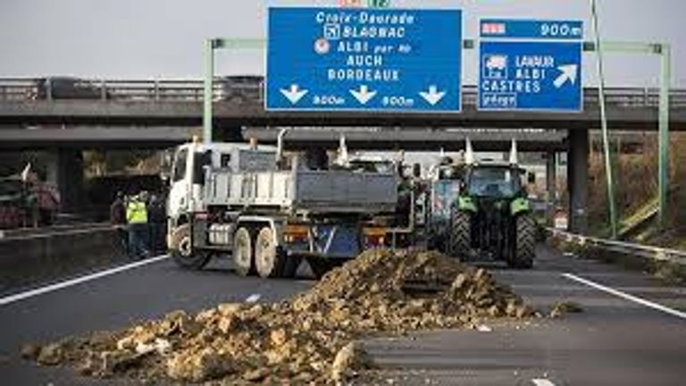 احتجاجات المزارعين في شوارع فرنسا