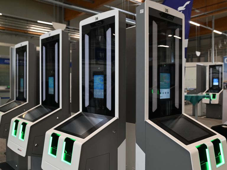 المطارات الأوروبية تعاني من الازدحام إثر تطبيق النظام الجديد للدخول والخروج نظام الدخول والخروج الجديد في مطارات أوروبا