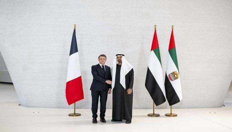 الشيخ محمد بن زايد آل نهيان وإيمانويل ماكرون