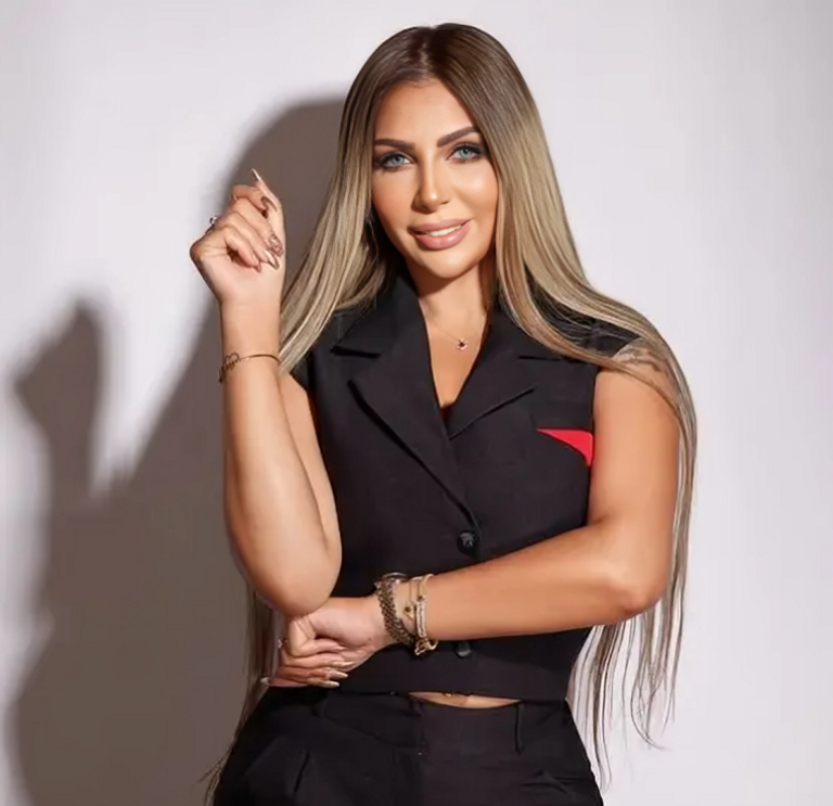 الإعلامية سارة خليفة