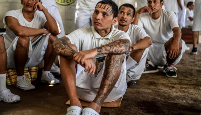 عناصر من عصابة "إم إس-13"