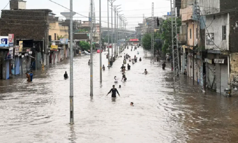 الطقس المتطرف تصدر المشهد العالمي في 2025