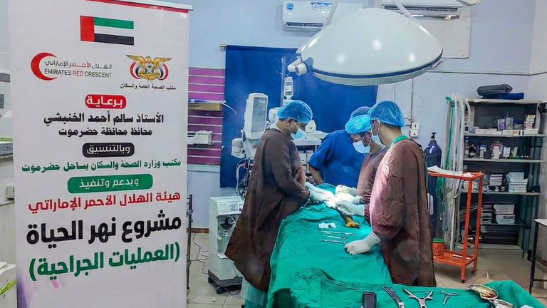 عملية جراحية تنقذ طفلة يمنية بجهود إماراتية