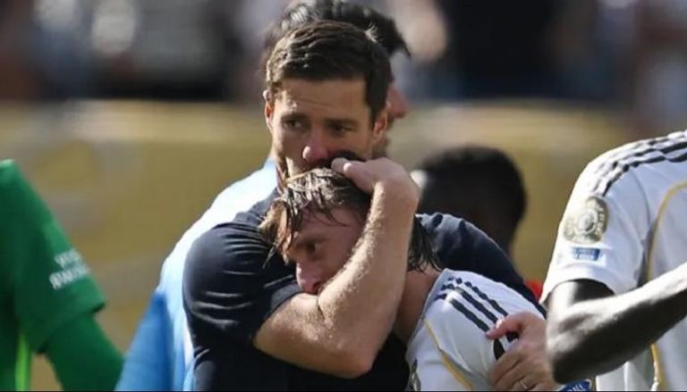 لوكا مودريتش وتشابي ألونسو