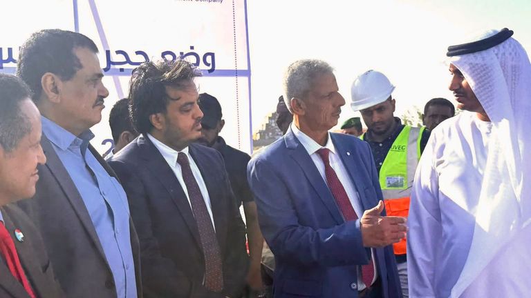 وضع حجر الأساس لأول محطة طاقة شمسية بلحج اليمنية