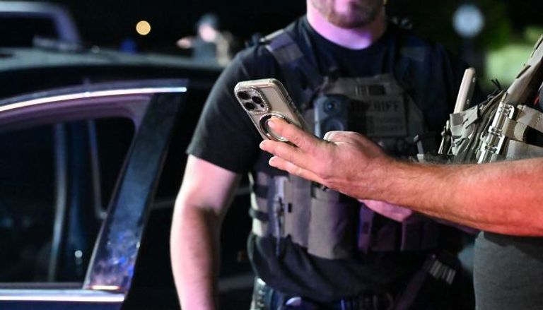 القبض على شخص يروج لتهريب البشر 