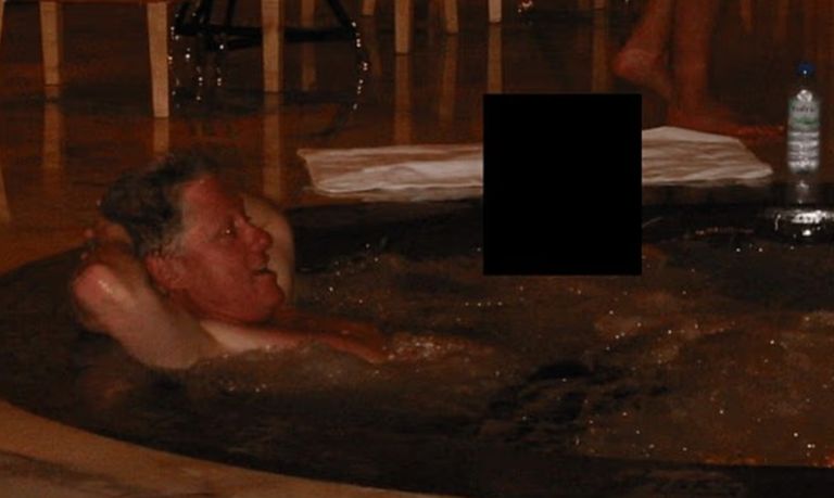 بيل كلينتون يطالب وزارة العدل الأميركية بنشر جميع ملفات إبستين كاملة 