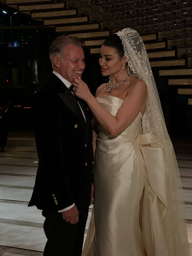 الفنانة رنا رئيس