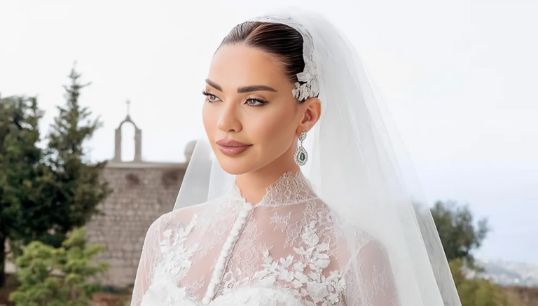 الفنانة رنا رئيس