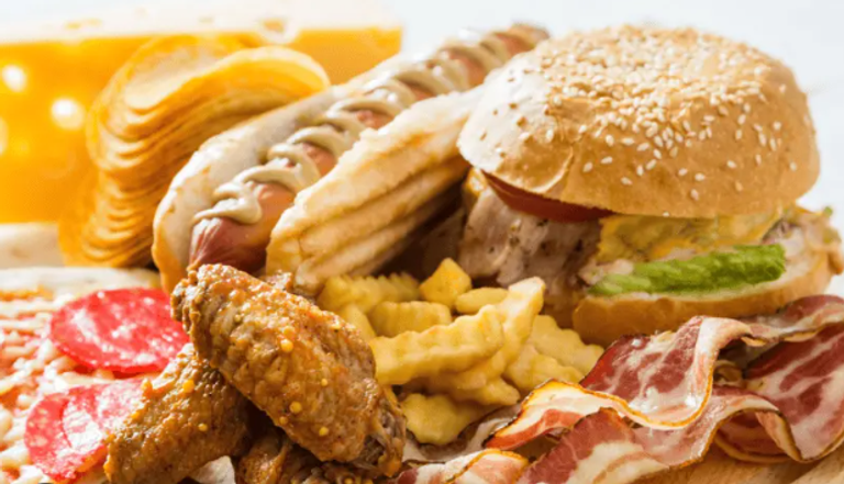  الأنظمة الغذائية الغنية بالدهون لا تضر الكبد فقط، بل تعيد برمجة خلاياه