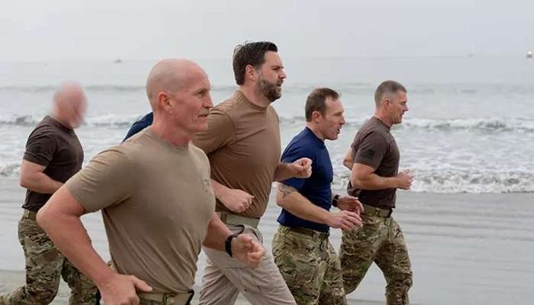 جي دي فانس في تدريبات القوات الخاصة الأمريكية