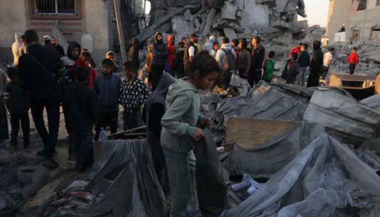 سكان غزة وسط دمار الحرب 