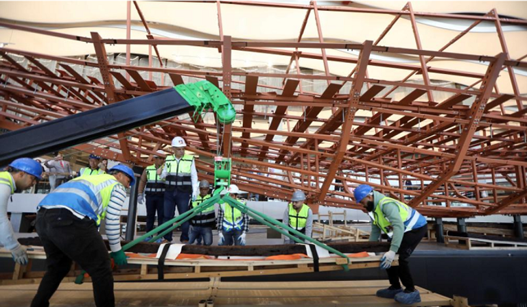 عملية نقل أخشاب مركب خوفو