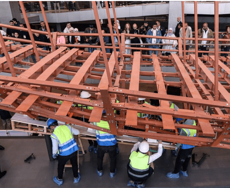 عملية نقل أخشاب مركب خوفو